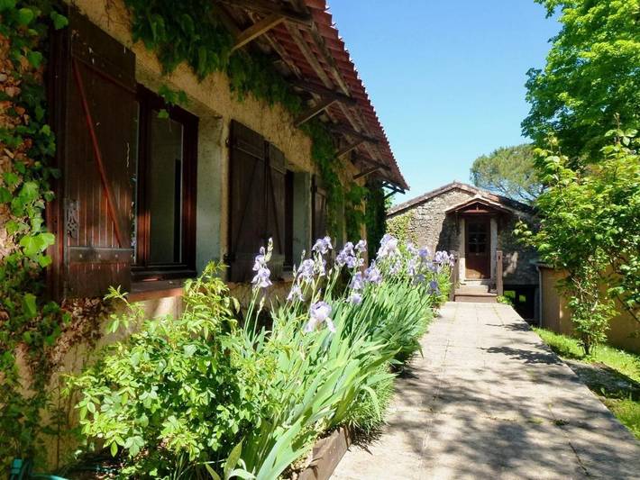 Location de vacances pour 9 personnes, avec terrasse ainsi que jardin et piscine, animaux acceptés à Gavaudun - 3