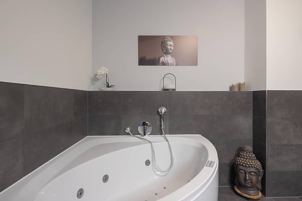 Ganze Wohnung, Park - Apartment 12 im Marinapark Scharmützelsee, Sauna, Whirlpool, E - Kamin, 4 Pers., 80 m² in Storkower See, Wendisch Rietz