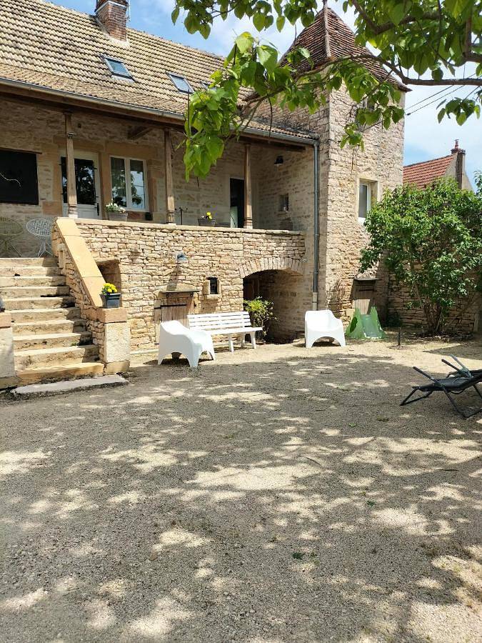 Gîte pour 10 personnes, avec vue et balcon dans Savigny-sur-Grosne