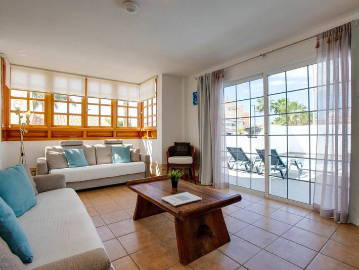 Spacieuse et lumineuse villa de trois chambres avec piscine privée in La Caleta, Adeje