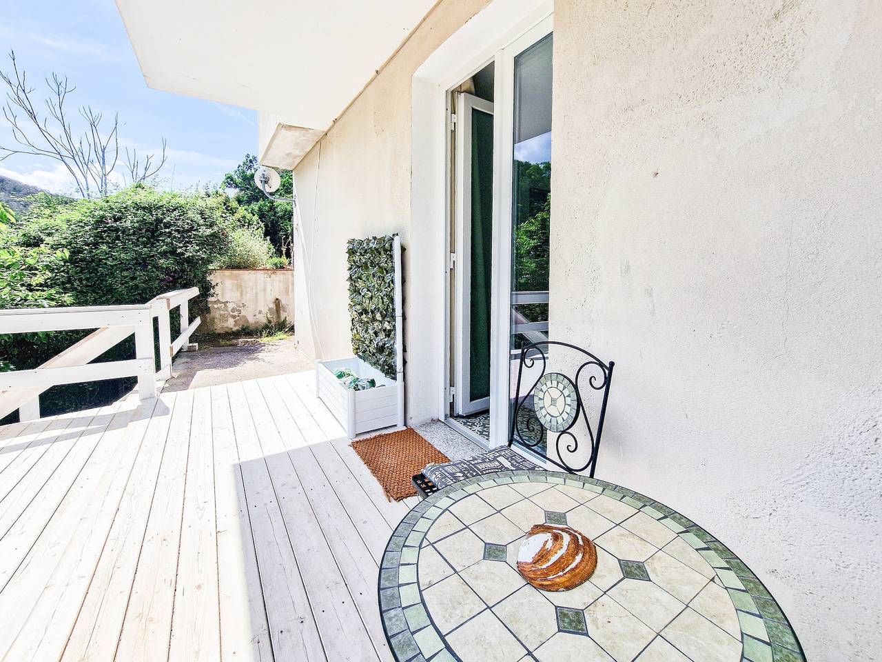 Entire apartment, Apartment 'Nica's Home' with Mountain View, Shared Terrace and Air Conditioning in Rio Marina, Elba