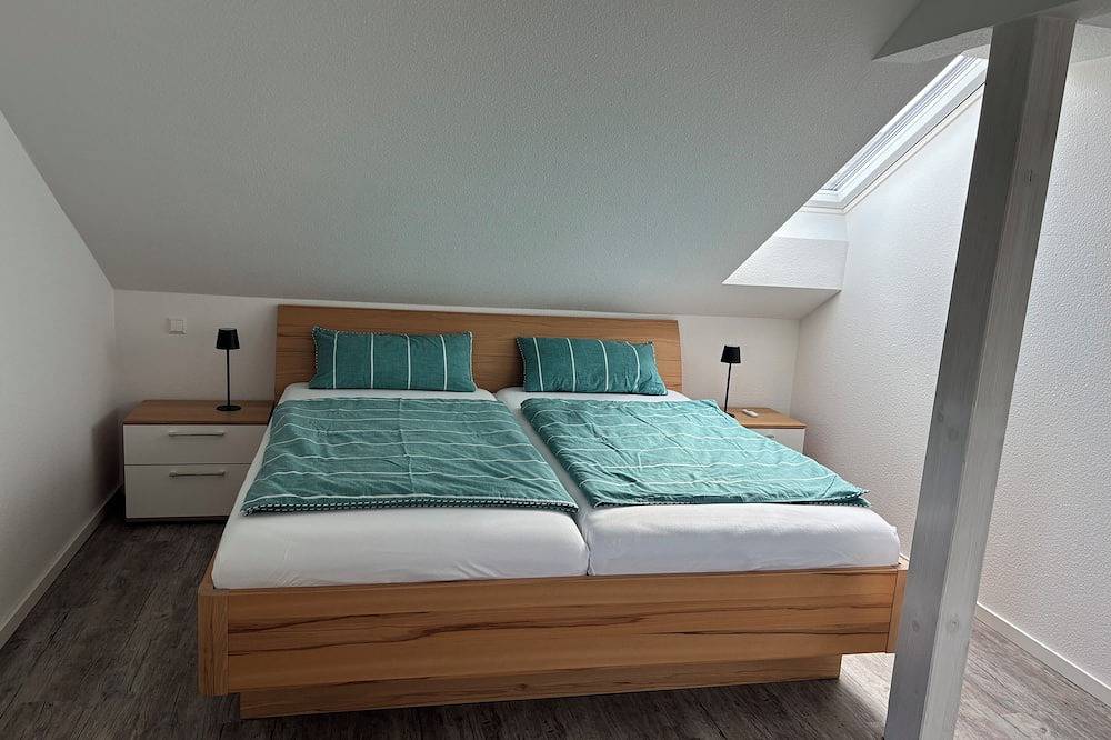 Ganze Wohnung, Helle Dg-Wohnung mit Garten + Pool, Grillen + Chillen, Rad, Wandern und Ausflüge in Endingen, Kaiserstuhl