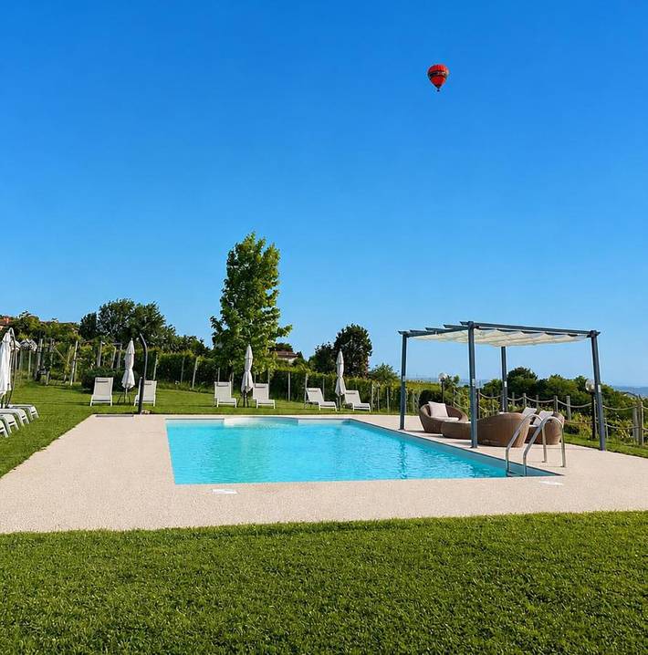 B&b per 2 persone, con Balcone e Terrazza nonché Giardino e Piscina a La Morra