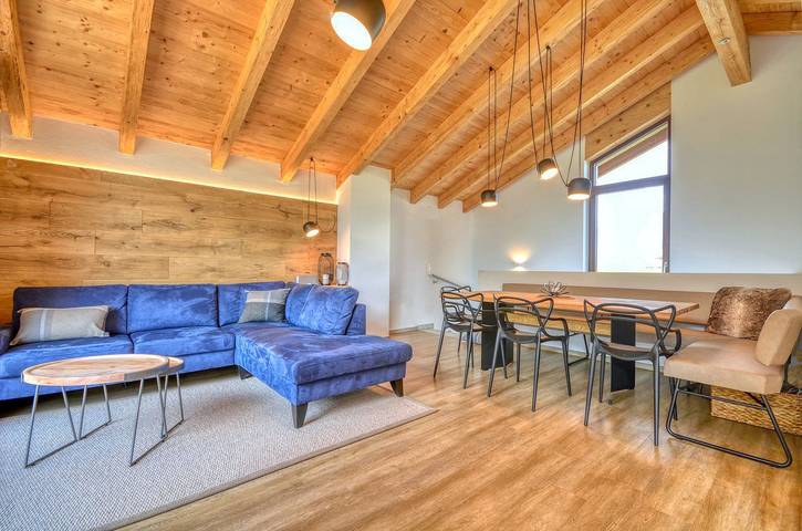 Modern-alpines Chalet mit Sauna, direkt neben der Skipiste! in Hohe Tauern, Kaprun