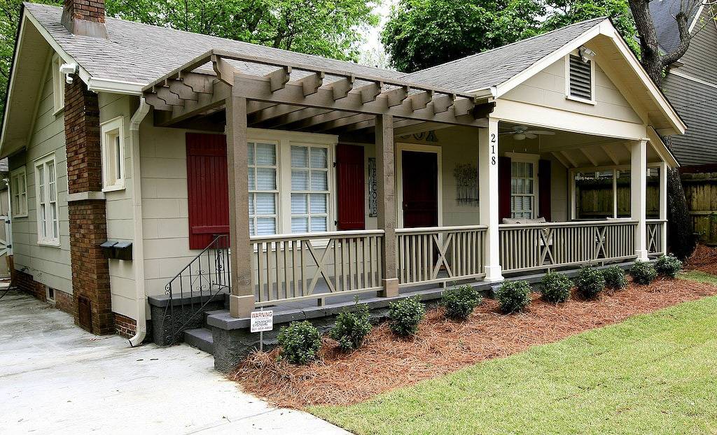 Red Door Cottage Gemütlich mit neuen Renovierungsarbeiten an diesem Midtown Charmer in Memphis, Tennessee