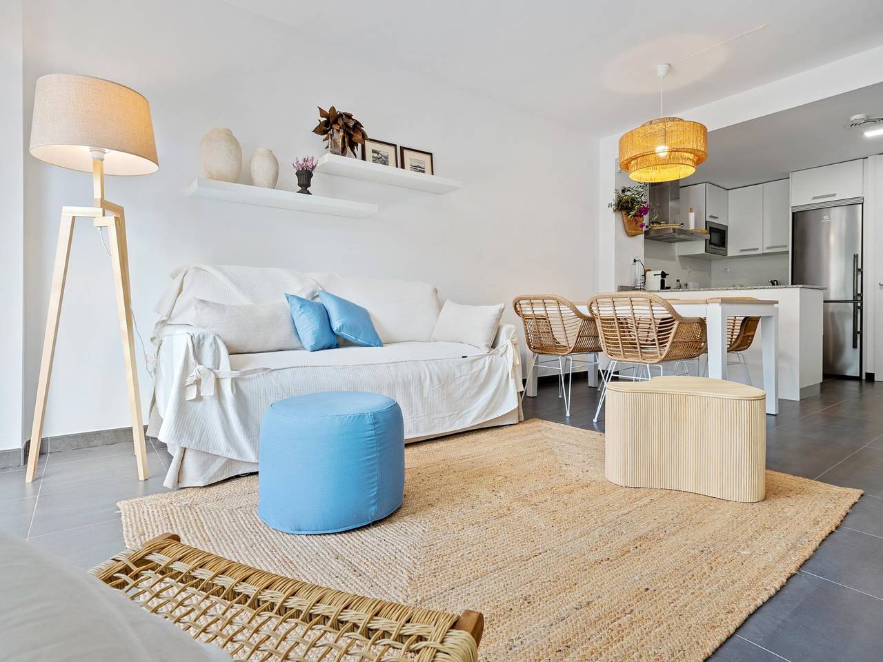 Entire holiday apartment, Ground floor with private garden 1min beach in Terres de l'Ebre, Costa Dorada
