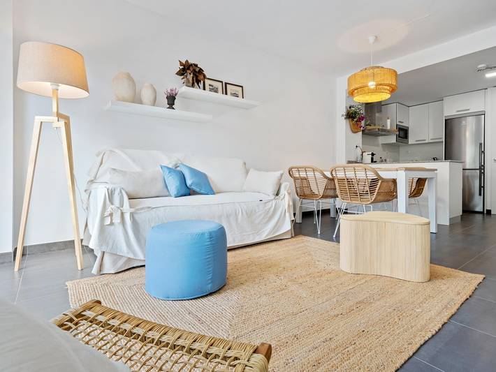 Entire holiday apartment, Ground floor with private garden 1min beach in Platja de Bon Caponet (Terres de l'Ebre), l'Ametlla de Mar