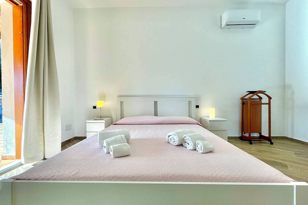 \" Cronta Apartments Deluxe with Terrace \" in Bari Sardo, Ogliastra Provinz