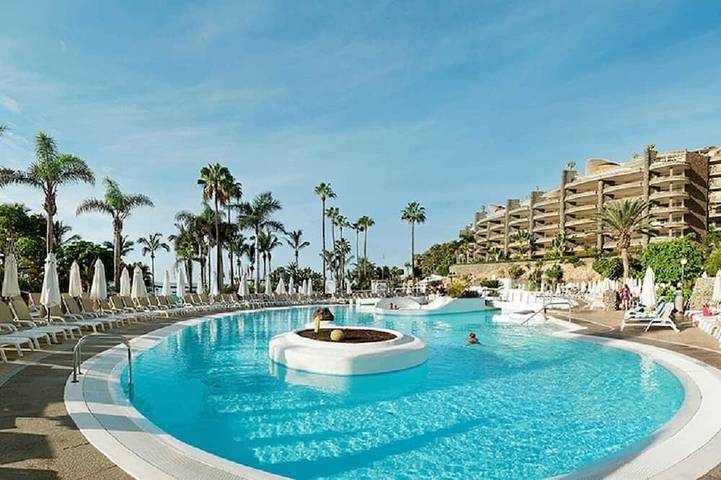 Apartment for 4 people, with garden and pool as well as hot tub in Mogán