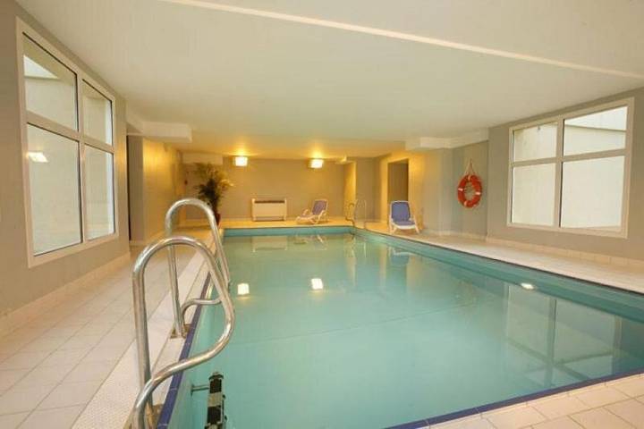 Gîte pour 6 personnes, avec jardin et sauna ainsi que terrasse et piscine à Levernois - 4