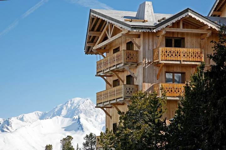 Appart’hôtel pour 16 personnes, avec piscine et vue ainsi que balcon et sauna