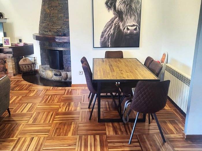 Apartamento vacacional entero, Ático 3 hab. con Chimenea, Piscina, Terraza y Wifi in Puigcerdá, Pirineo Catalan