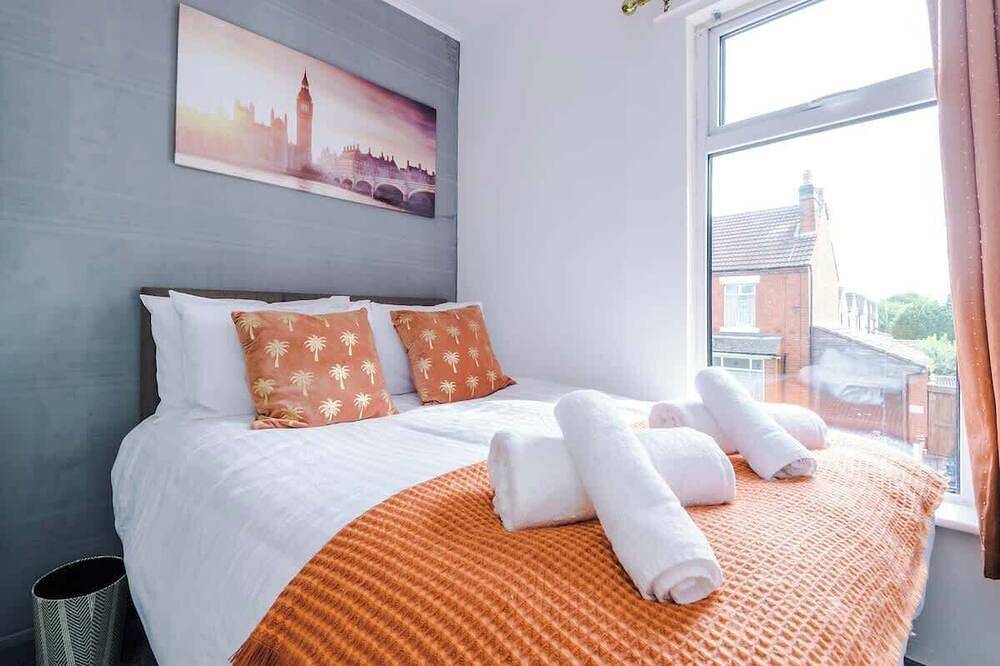 Ganze Wohnung, Perfect for business & large groups, sleeps 8! in Crewe, Cheshire East