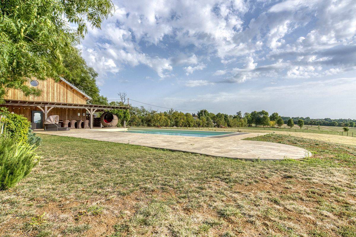 Villa pour 18 personnes avec terrasse in Puylagarde, Tarn-et-Garonne