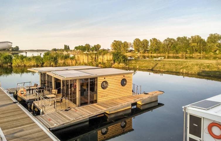 Hausboot für 4 Personen, mit Terrasse und Ausblick sowie Seeblick in Belgien