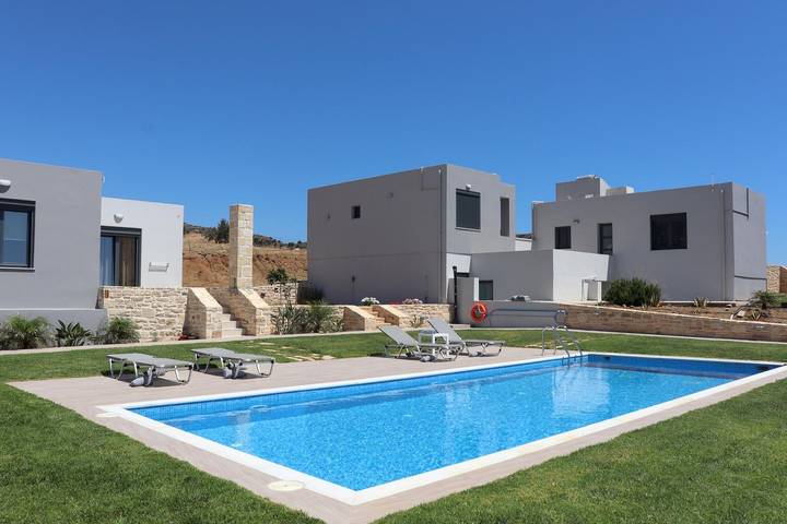 Ferienhaus für 4 Personen, mit Terrasse und Pool