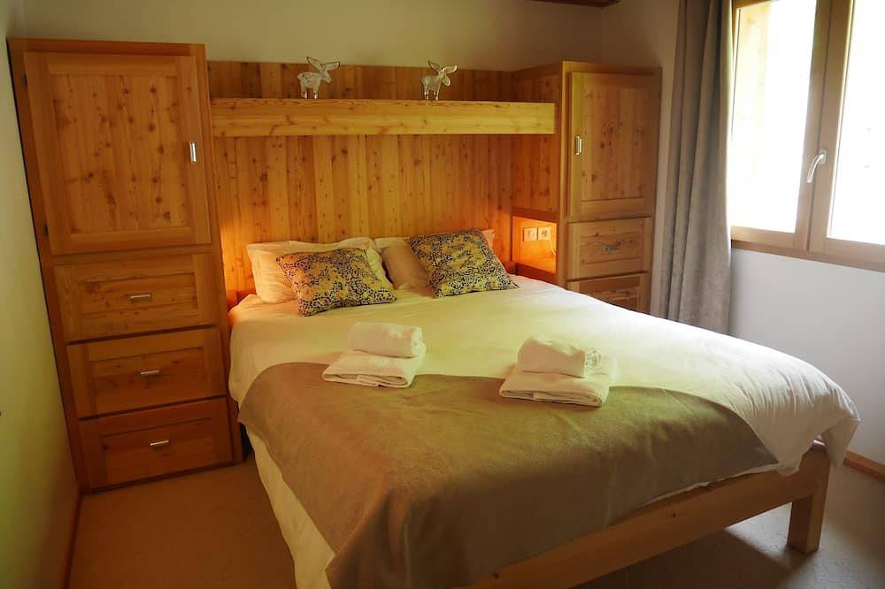 Chalet Wanaka, charme et prestige avec sauna et très belle vue montagne in La Salle-les-Alpes, Serre Chevalier