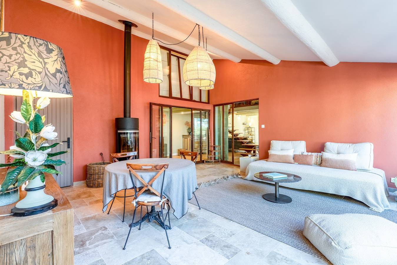 Ferienhaus „Le Loft d'Emma“ mit Gemeinschaftspool, Wlan und Klimaanlage in Pernes-les-Fontaines, Parc naturel régional du Mont-Ventoux