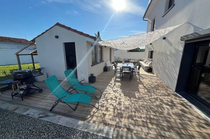 Location de vacances pour 11 personnes, avec jardin dans Plage du Platin