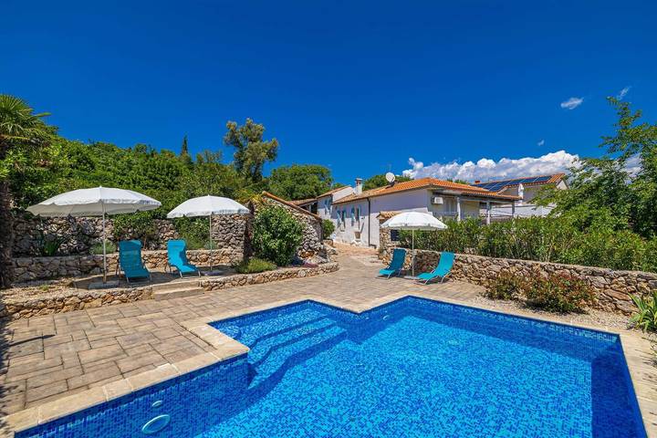 Ferienhaus für 6 Personen, mit Terrasse und Garten sowie Pool in Cizici