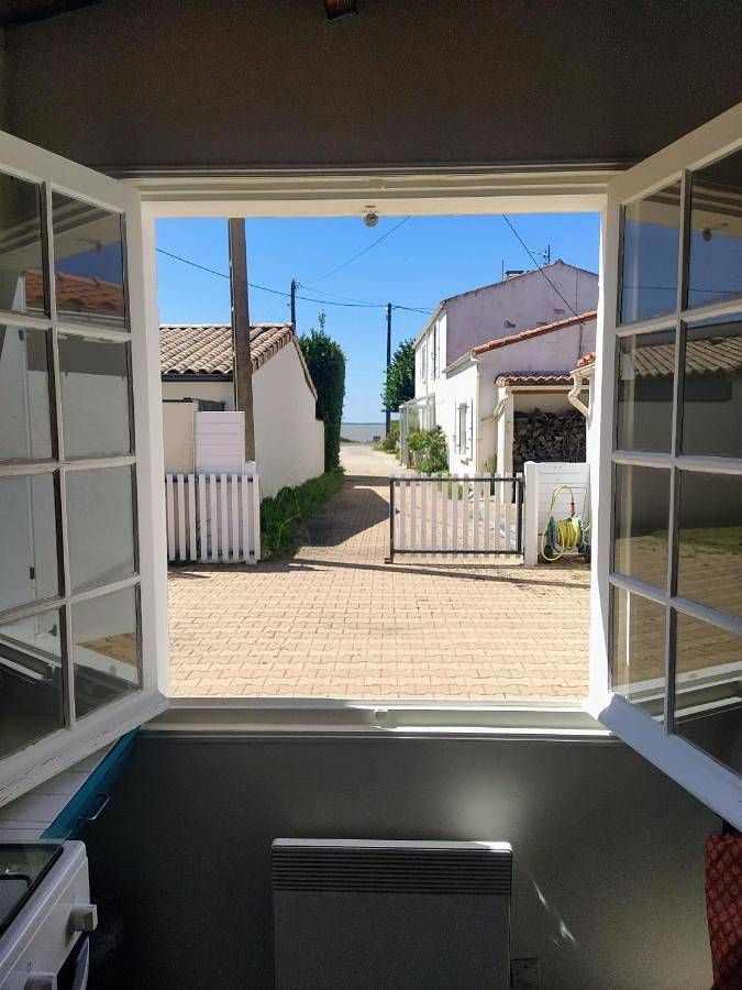 Location de vacances pour 8 personnes, avec jardin ainsi que terrasse et vue à Port-des-Barques - 2