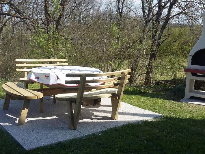 Encantador gîte en Morvan con terraza, admite mascotas, cerca del lago y actividades in Planchez, Lago de Settons
