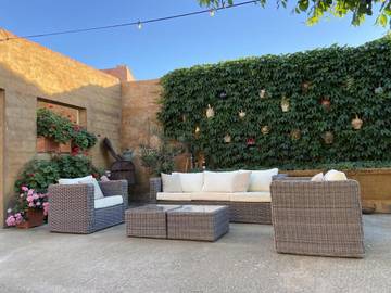 Maison de campagne pour 2 personnes, avec vue ainsi que terrasse et piscine à Peralada