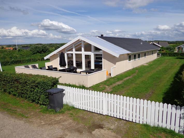Ferienhaus für 8 Personen, mit Whirlpool und Sauna sowie Terrasse