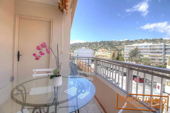 Gîte pour 4 personnes, avec terrasse dans Office De Tourisme De Golf Juan