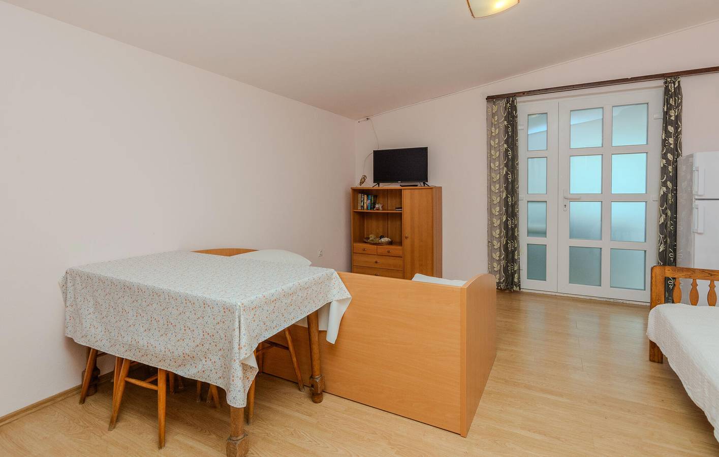 Ganze Ferienwohnung, Ferienwohnung für 4 Personen mit Terrasse in Zukve, Zadar