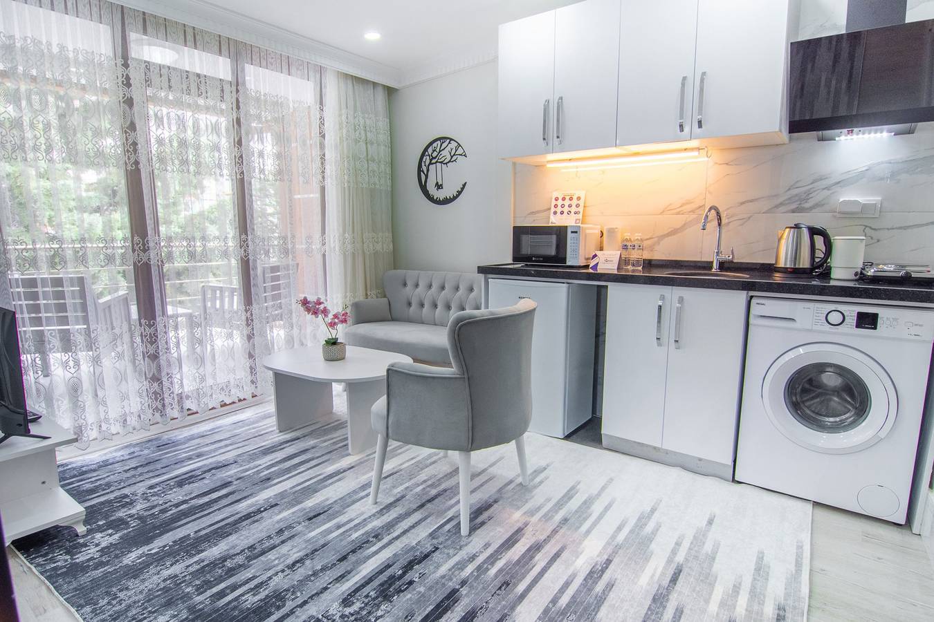 Ganze Wohnung, Cozy 1Br & Sofabed with Inviting Balcony in Istanbul, Marmararegion