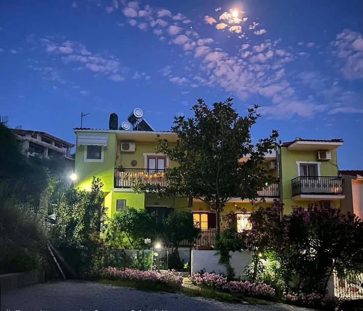 Maison d’hôte pour 2 personnes, avec Balcon et Terrasse ainsi que Jardin et Vue dans Skiathos