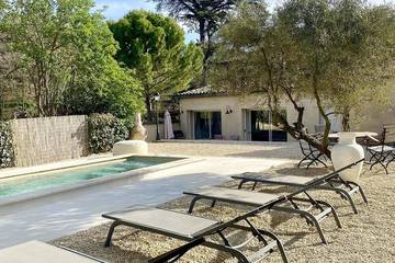 Gîte pour 6 personnes, avec jardin et terrasse, animaux acceptés à Cadenet