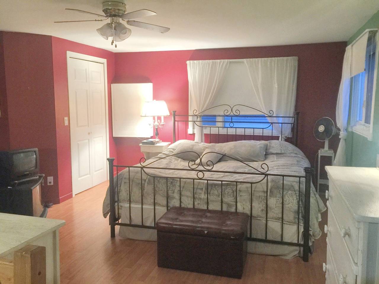 Mysigt chalet vid sjön i Mashteuiatsh med bubbelbad in Saguenay–Lac-Saint-Jean