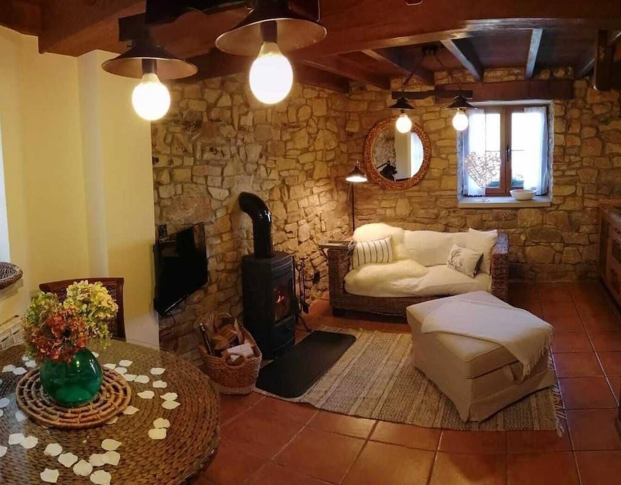 Finca 'La Casita De Luces' mit Bergblick, privater Terrasse und Wi-Fi in Colunga, Costa Verde (Spanien)