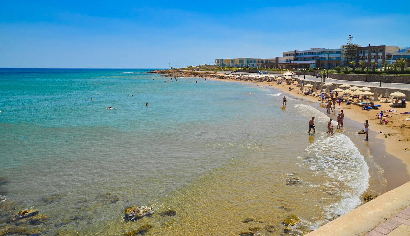 Aphrodite beachfront villa-on the Waves in Gouves, Iraklio-Heraklion und Umgebung