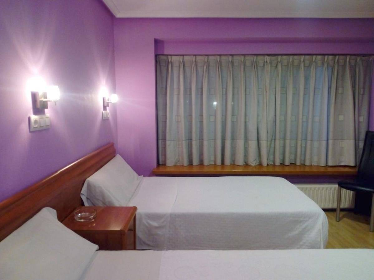 Hostal Álvarez in Oviedo, Cordillera Cantábrica