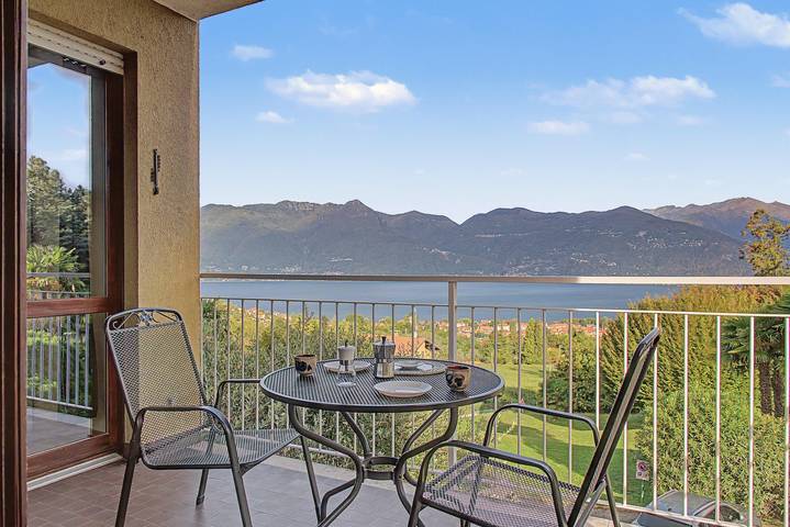 Entire apartment, "BlueVille21" Apartment with Lake View, Shared Pool, and Wi-Fi in Germignaga, Lago Maggiore (Lombardy)