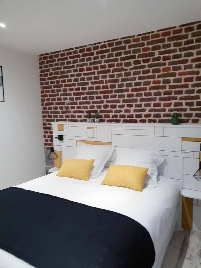 Appartement entier, Two-Bedroom Apartment in Saint-Amand-les-Eaux, Région de Valenciennes