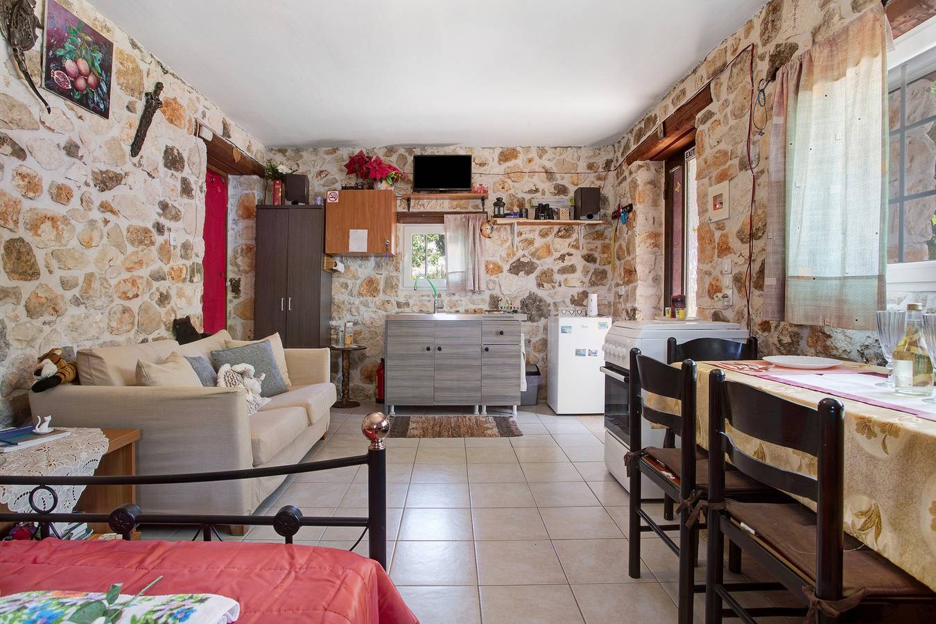 Vakantiehuis "Lithahiro Stone House" met privé terras, foto 9