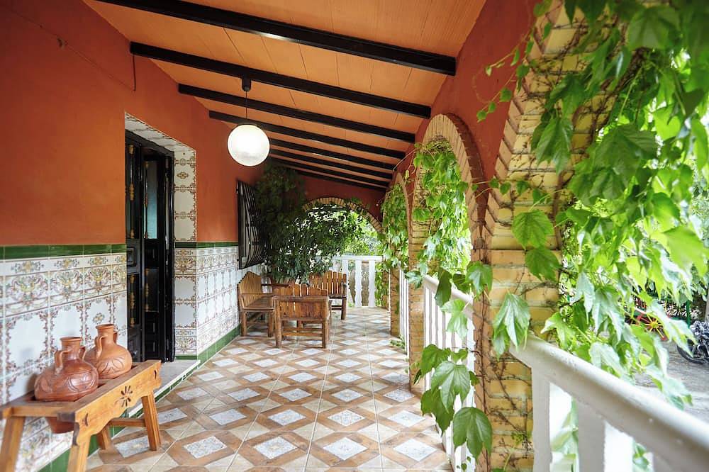 Country House 'Los Rosales' with Private Pool and Private Garden in La Iruela, Sierras de Cazorla and Segura Natural Park