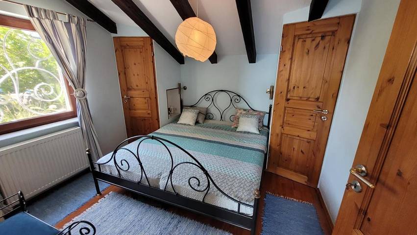 Ferienwohnung für 5 Personen, mit Terrasse und Garten sowie Ausblick
