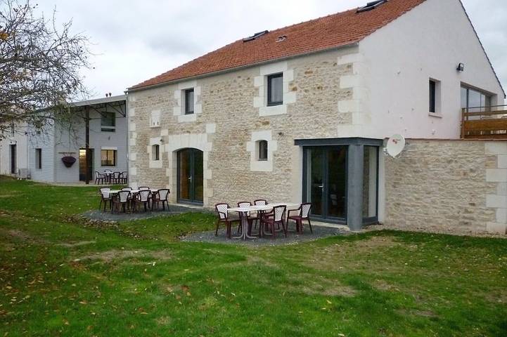 Gîte pour 5 personnes, avec Jacuzzi ainsi que Terrasse et Jardin à Saint-André-de-Lidon