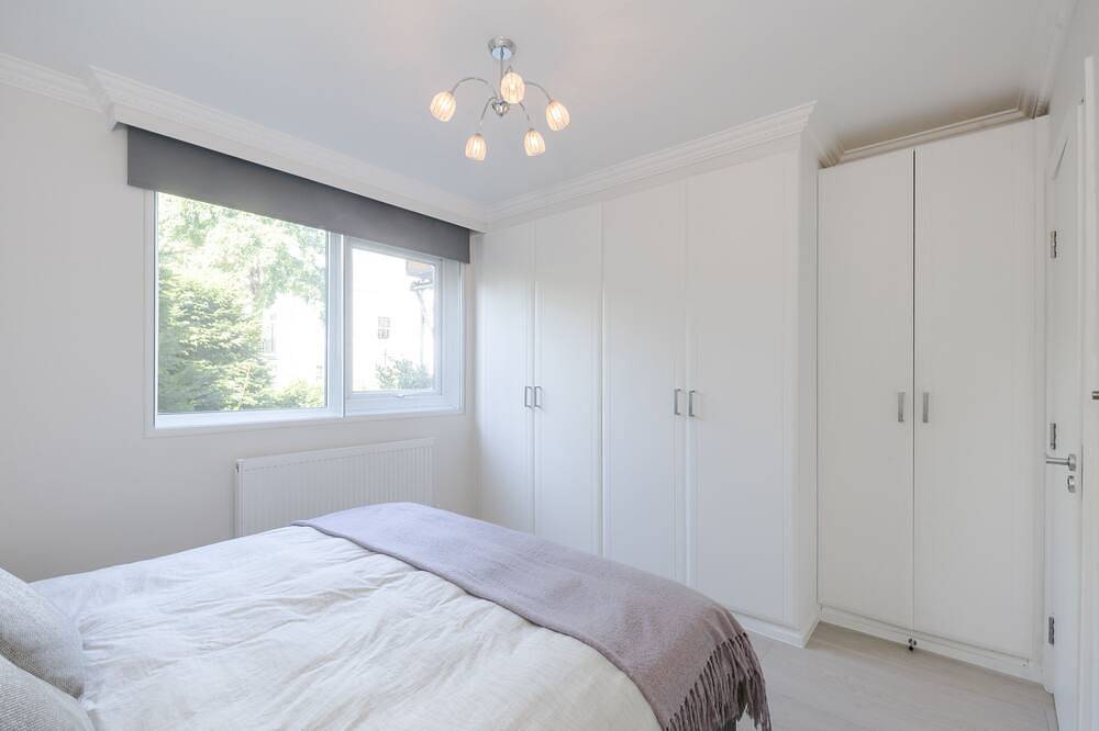 Entire apartment, Renovated Flat - Air conditioning/ Super King bed in Kensington and Chelsea, London