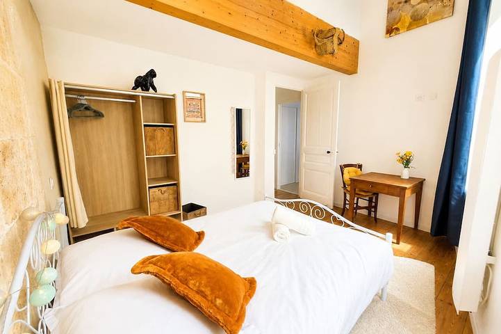 Ganze Wohnung, Apartment-Stadt-Ensuite mit Dusche-Terrasse in Angoulême, Charente