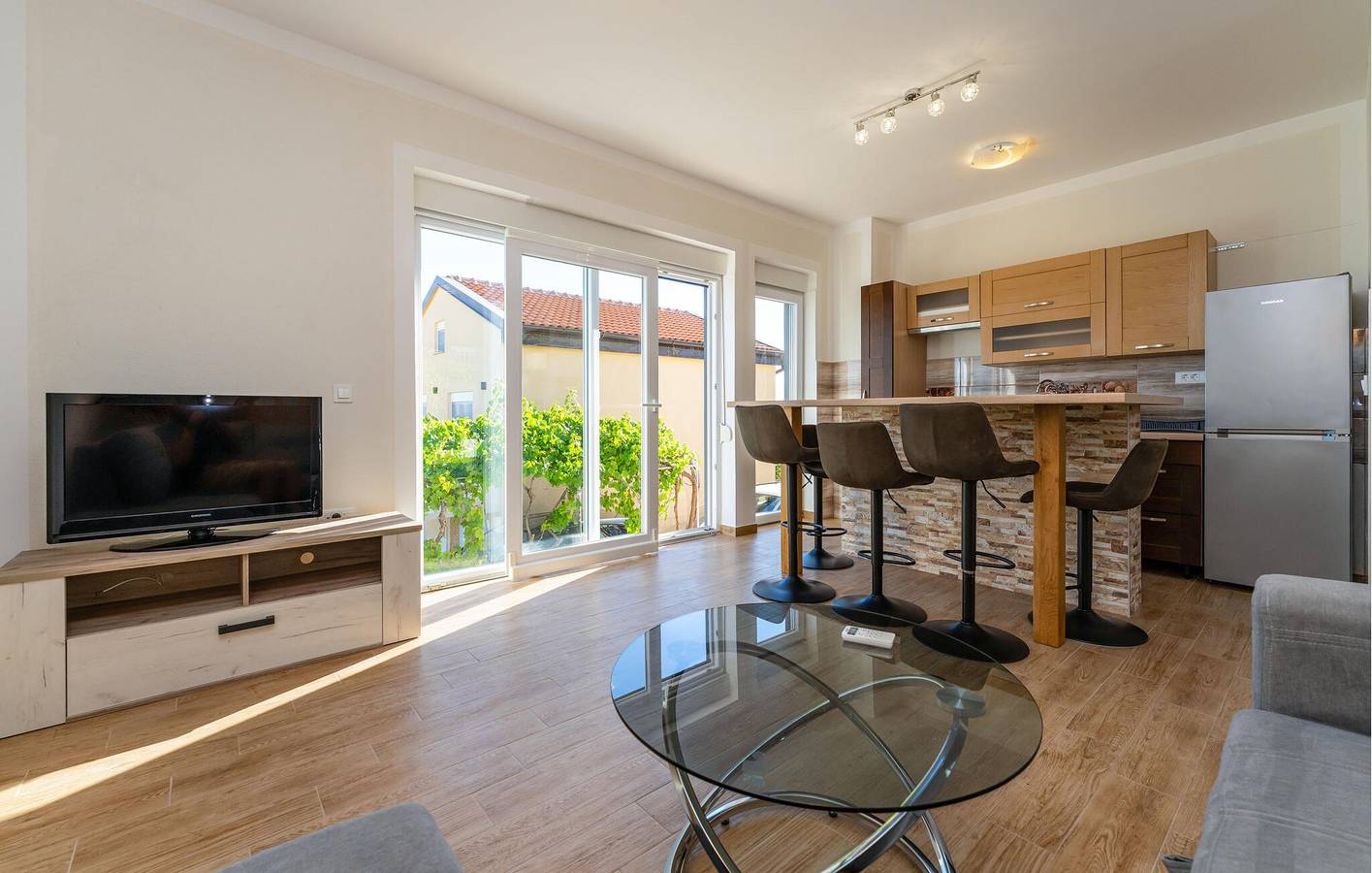 Ganze Ferienwohnung, Ferienwohnung für 4 Personen mit Terrasse in Rtina, Zadar