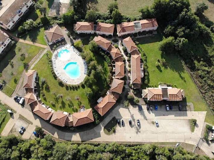 Location de vacances pour 4 personnes, avec terrasse ainsi que piscine et vue, animaux acceptés à Santa-Maria-Poggio - 3