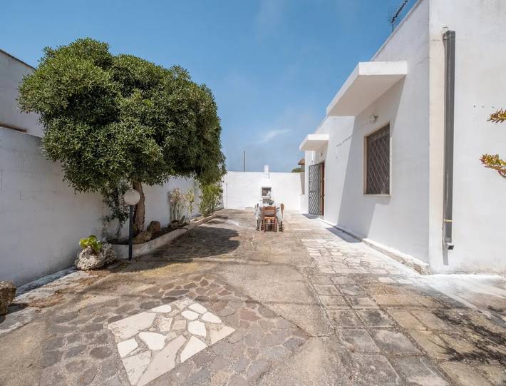 Holiday Home 'Via Cixierri 4' with Private Garden and Air Conditioning in Porto Cesareo, Gulf of Taranto