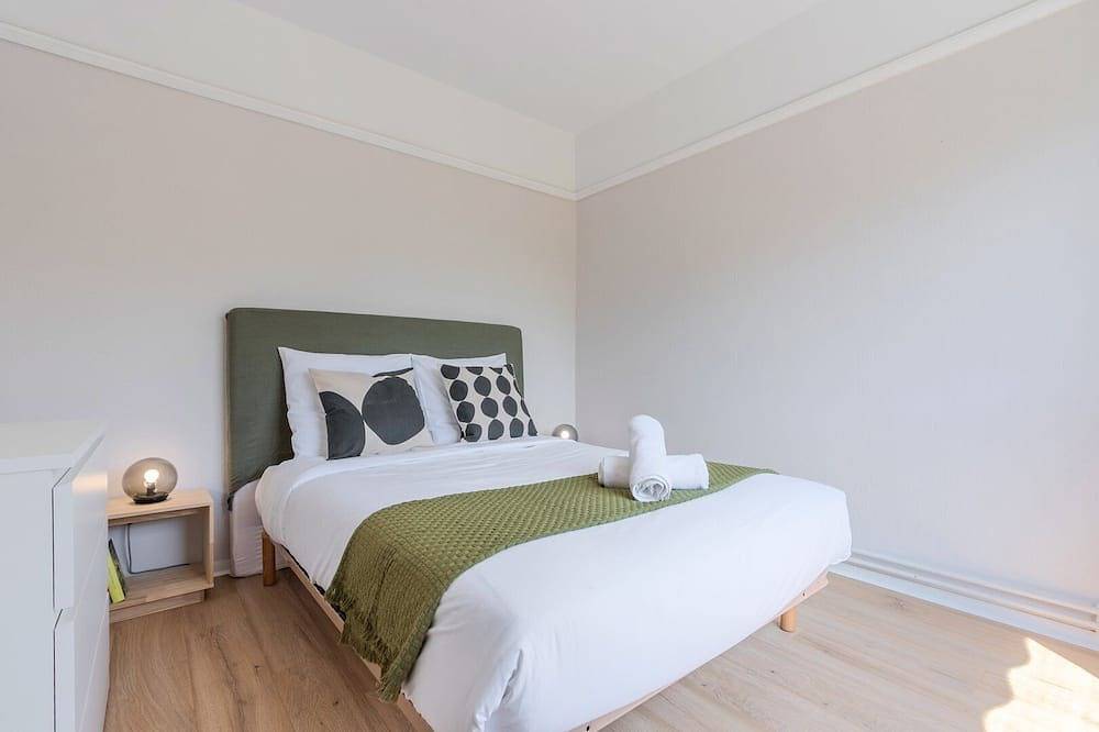 Entire apartment, Spacious 3 bedroom apartment & private parking! in Lambersart, Lille region