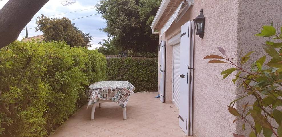 Location de vacances pour 4 personnes, avec Terrasse et Jardin ainsi que Piscine et Vue à Sérignan-du-Comtat - 2